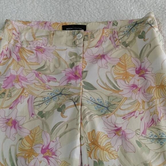 MODA international pants With A Beautiful Light Colored Floral Design - Picture 1 of 15